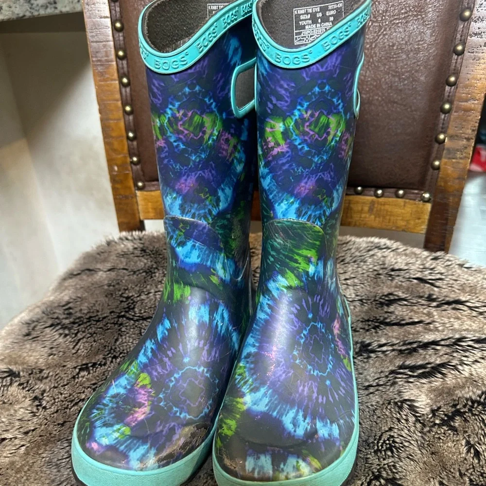 BOGS Electric Blue & Purple Tie Dye Youth Rain Boots, Size 6